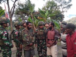 “Duka Satu Orang, Jadi Duka Torang Semua” Satgas Yonif 645/GTY Pos Kurima Melayat ke Warga Kampung Hoguma Distrik Kurima